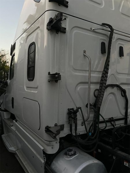 2019 Freightliner Cascadia 1FUJHHDR5KLKM7237