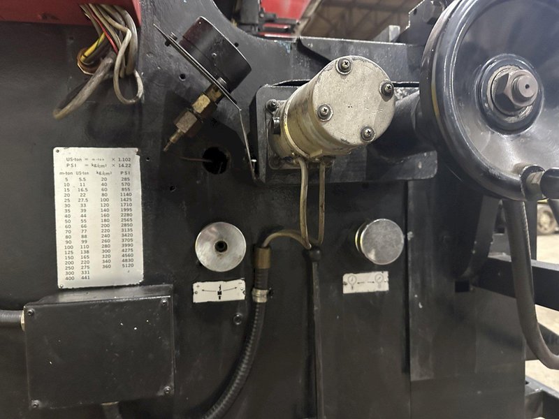 80 TON x 8' AMADA MODEL #RG-80 HYDRAULIC PRESS BRAKE NC9-EX CONTROL: STOCK #19753