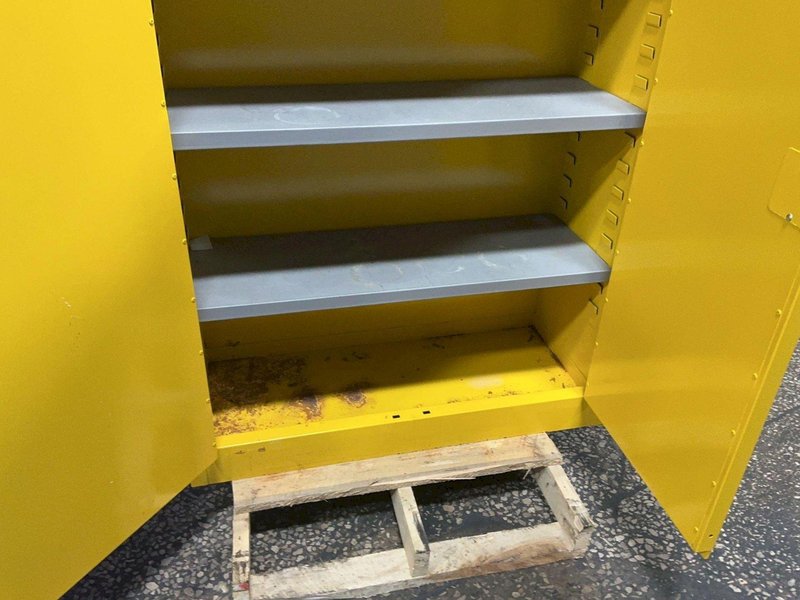 4 SHELVES SAFETY STORAGE CABINET