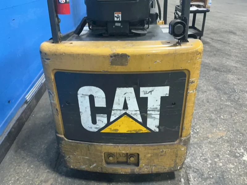 CATERPILLAR 3550 LBS ELECTRIC FORKLIFT  -  E4000