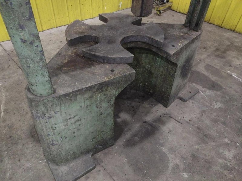 GREENERD #32 TWIN-POST MANUAL ARBOR PRESS. STOCK # 0435026