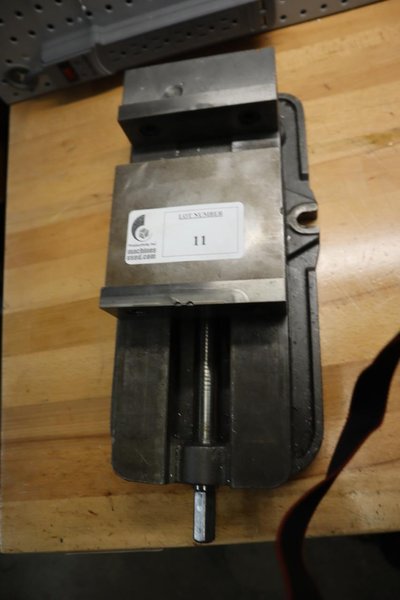 Kurt D675 Machine Vise 6&quot; with Steel Jaws- Auction Item