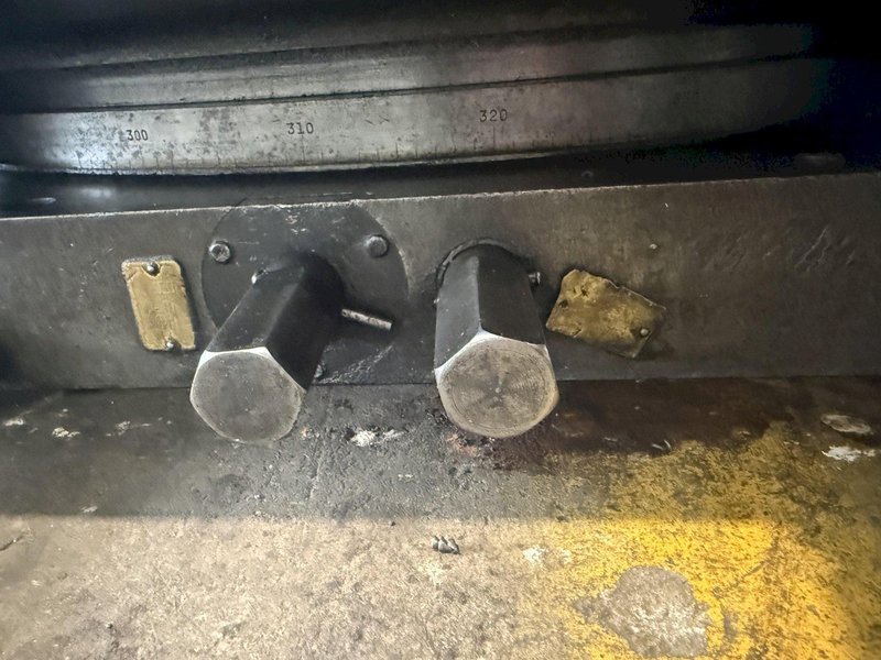 30" X 40" DEVLIEG AIR LIFT ROTARY TABLE. STOCK # 0221026