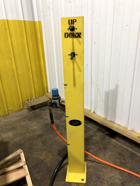 1,500 LBS TOPPER INDUSTRIAL MODEL D-MD/LR PNEUMATIC AIR LIFT TABLE: STOCK #17581