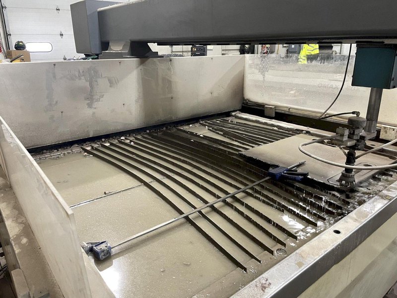 Flow Mach 2-1313B CNC Waterjet Cutting Machine with 60,000 PSI Intensifier and Flow Paser CF900