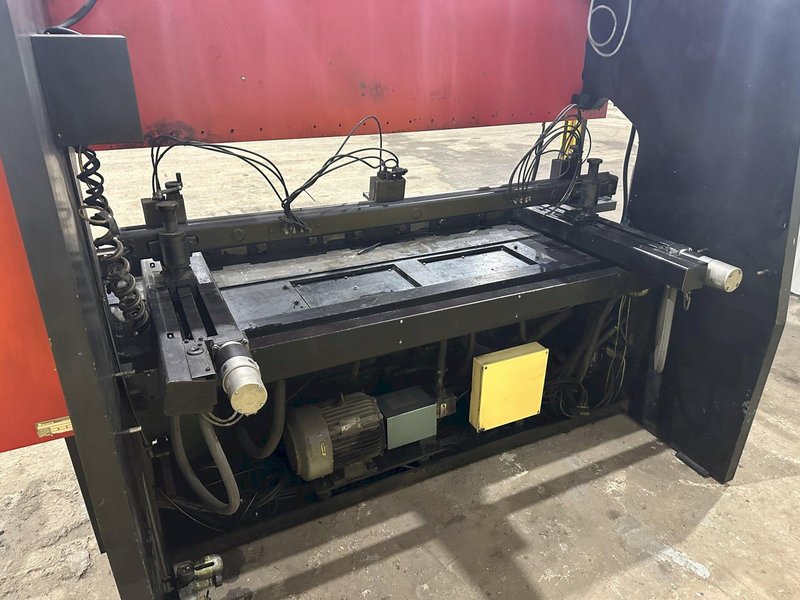 80 TON x 8' AMADA MODEL #RG-80 HYDRAULIC PRESS BRAKE NC9-EX CONTROL: STOCK #19753