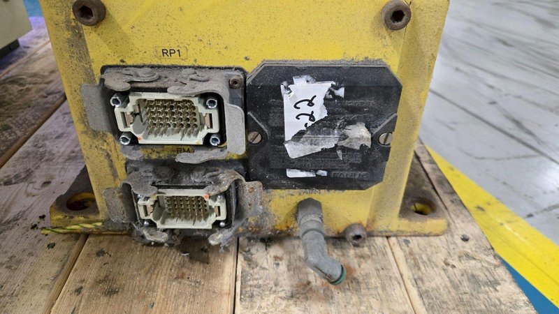FANUC M-16IB/20 + R-J3IB ROBOT ARM AND CONTROL PANEL USED