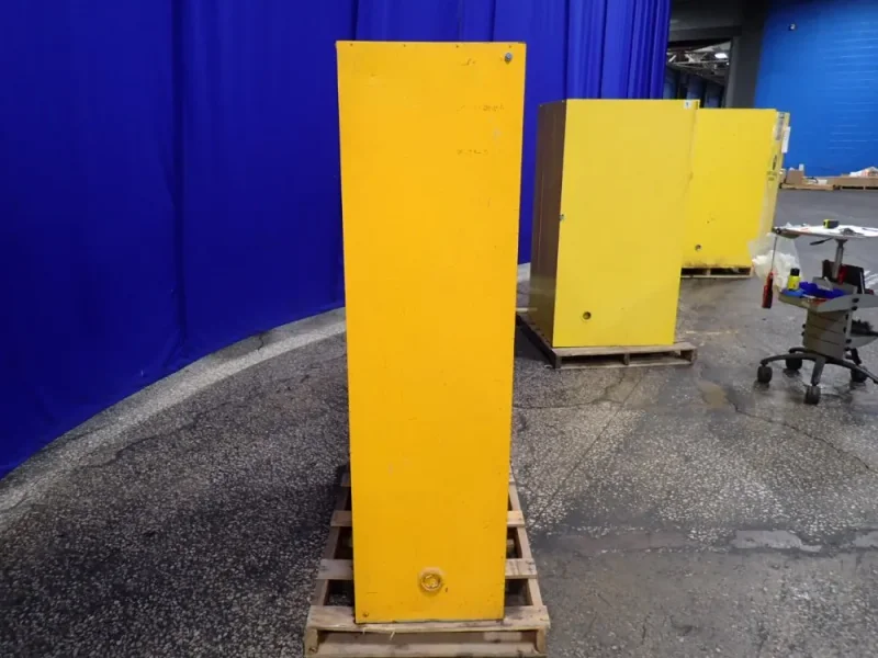 LYON 45 GAL FLAMMABLE LIQUID STORAGE CABINET