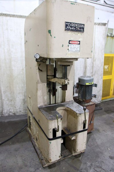 15 TON DENISON HYDRAULIC PRESS: STOCK #67090