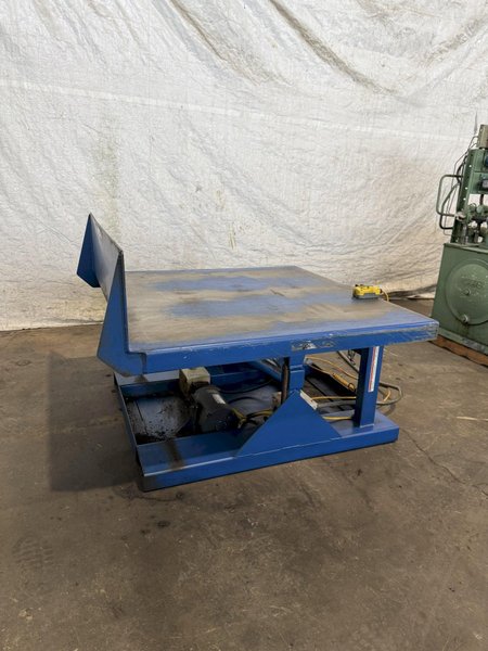 4,000 LB 48&quot; X 48&quot; HYDRAULIC TILT TABLE. STOCK # 1003725.