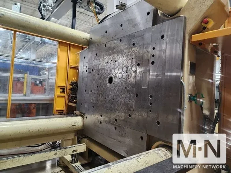 1100 TON 210 OZ HUSKY MODEL H1000RS135-115 INJECTION MOLDING MACHINE MFG 2005