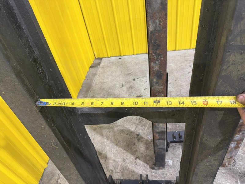 30,000 LBS SUPERIOR FAB MODEL #98-105-617 FORKLIFT MAST: YOBRO #23993