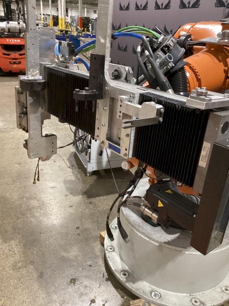 KUKA KR 120 R1800 nano Robot w/ KR C4 NA Controls, Missing Cable Set USED