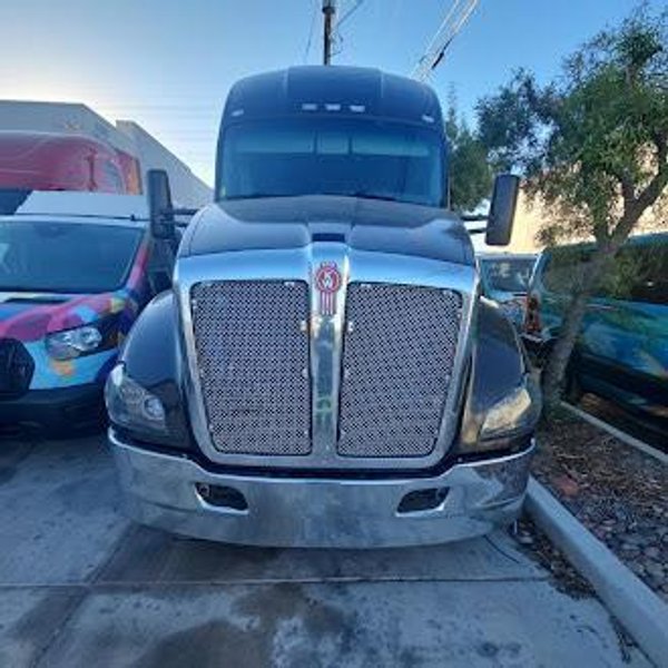 Kenworth T680 Sleeper Truck, 2019