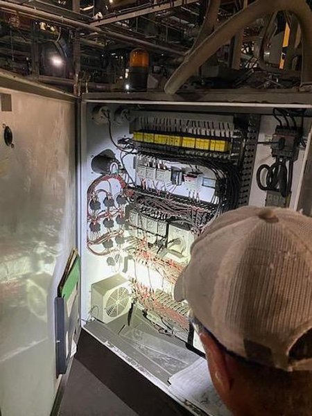 2012 
DeLong 7 super rubber belt tumblast machine rated at 7 cu ft capacity, 20hp direct drive shot wheel, very good condition