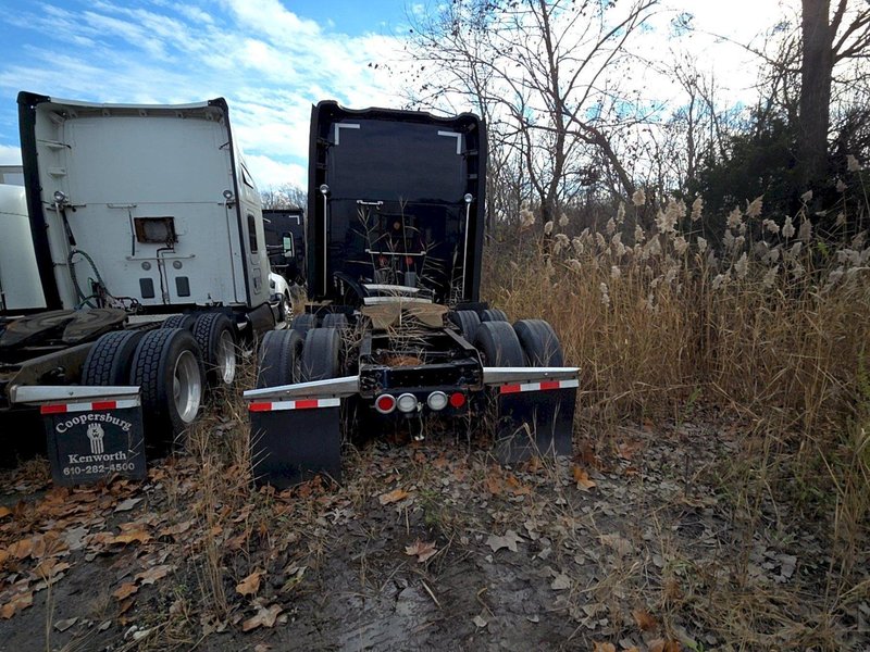 Kenworth T680 Sleeper Truck, 2015 – PACCAR MX-13, Automated Transmission, 76″ Sleeper