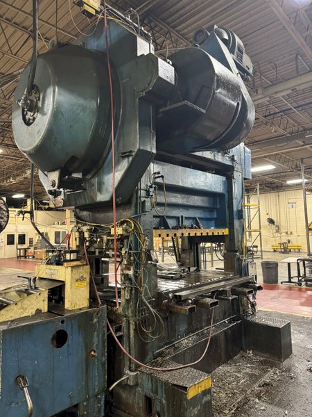 300 TON BLISS HP2–300–72–42 STRAIGHT SIDE PRESS. STOCK # 1112724
