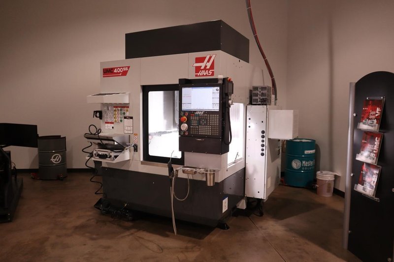 Haas UMC-400SS CNC 5-Axis Vertical Machining Center, Ct40, 12K RPM, 30 ATC, Probing, 230mm Diameter Work Platter, High Speed Machining, Programmable Coolant Nozzle, Chip Auger