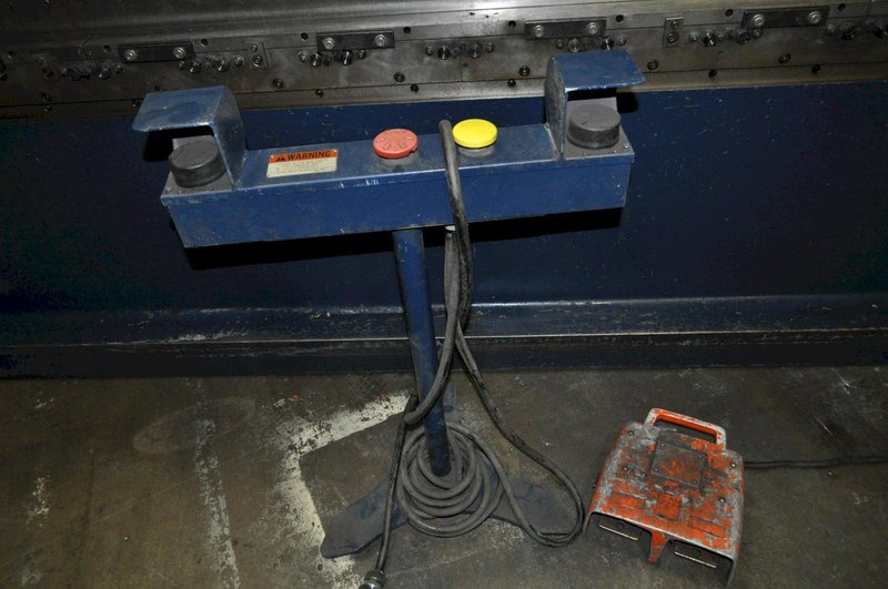 176 X 13&#039; TON KOMATSU HYDRAULIC PRESS BRAKE