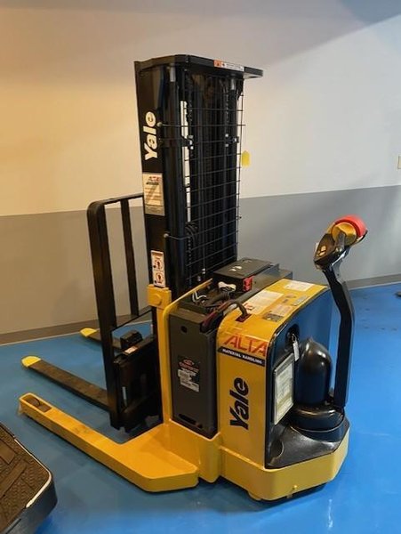 Yale  MSW040,Price:  $20,790,Type:  Class 3 - Motorized Hand,Year: 2016