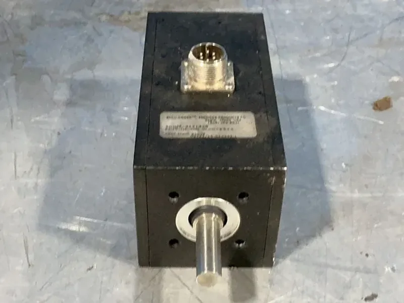 ACCU-CODER INCREMETNAL SHAFT ENCODER  -  716*-0360-HV-HD10-8-S-S-N