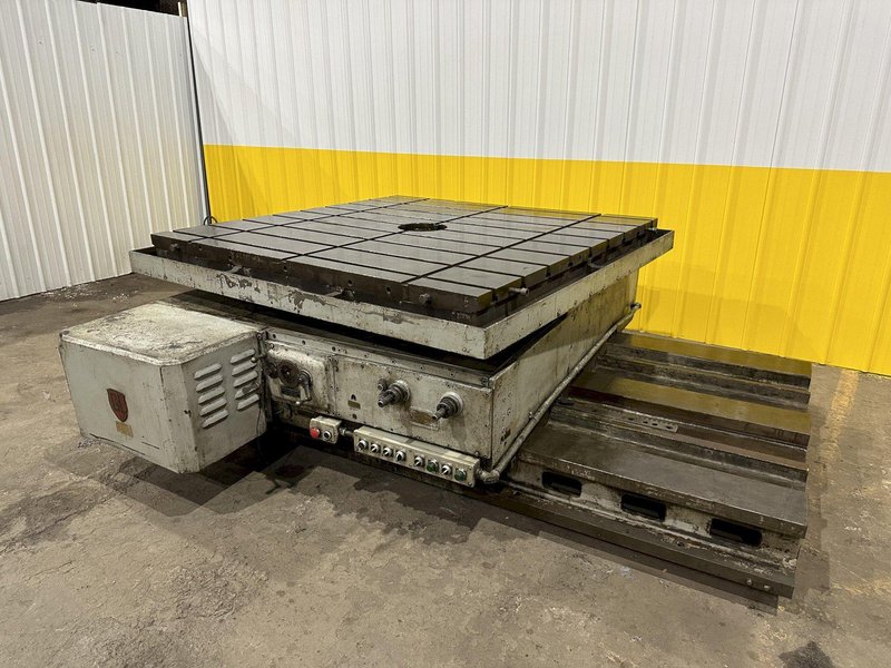 72" X 72" GIDDINGS &amp; LEWIS (G&amp;L) T-SLOTTED POWERED ROTARY TABLE W/ 72" POWERED INFEED SLIDE: STOCK #19731