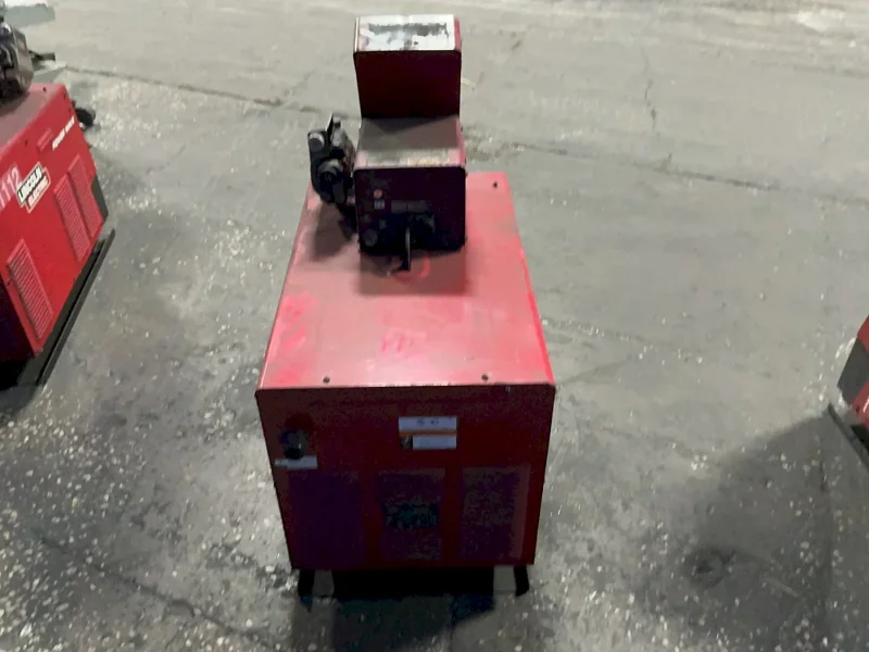 LINCOLN ELECTRIC 82 A MIG WELDER  -  455M POWER WAVE