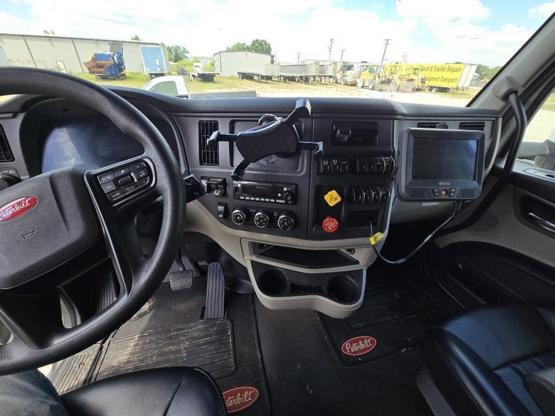 2023 Peterbilt 579 1XPBD49X1PD862374