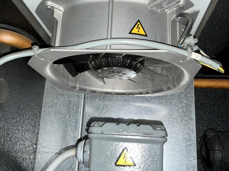 2005 20 HP ATLAS COPCO MODEL #SF15 ROTARY SCREW AIR COMPRESSOR : YOBRO #25157