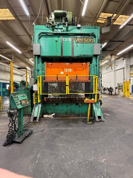 250 ton Verson S2-250-96-48T Straight Side Mechanical Stamping Press For Sale
