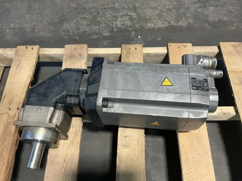 SIEMENS SIMOTICS SYNCHRONOUS AC SERVO MOTOR  -  1FT7086-1AF71-1NG1