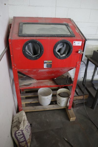 Central Pneumatic Blast Cabinet, 40 Lb Capacity, Gloves, Blast Gun, Pneumatic- Auction Item