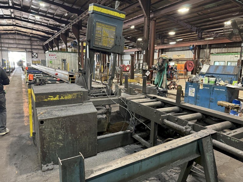 18&quot; X 20&quot; HYDMECH V-18 VERTICAL BANDSAW. STOCK # 0664225