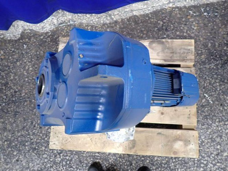 SEW-EURODRIVE 7.5 HP GEAR MOTOR