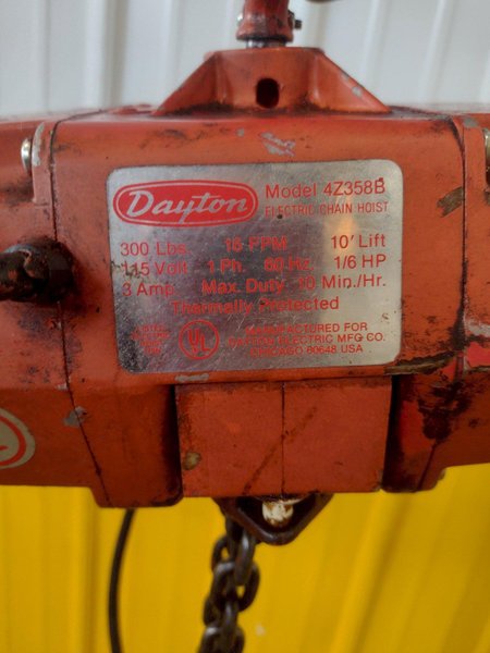 300 LB DAYTON MODEL #4Z358B ELECTRIC CHAIN HOIST, SINGLE PHASE 115V: STOCK 18547