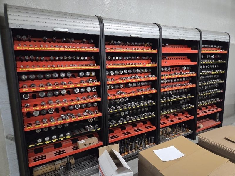 Amada EM2510NT CNC Turret Punch, 2005- Tons of Tooling and Spare Parts!