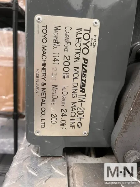 200 TON 13.2 OZ TOYO MODEL TM-200H INJECTION MOLDING MACHINE MFG 2000