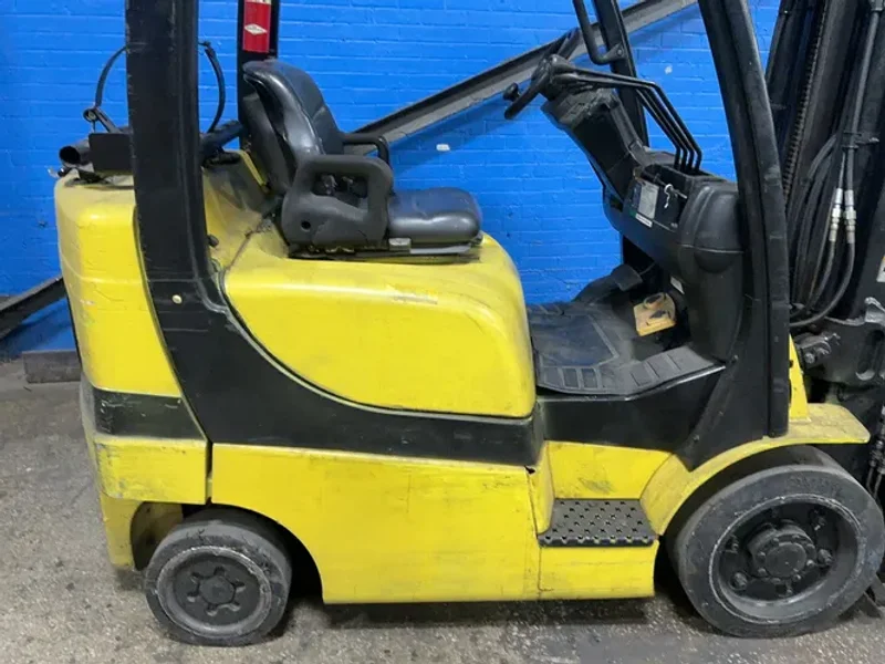 YALE 4550 LBS PROPANE FORKLIFT  -  GLC050VXNVSE085