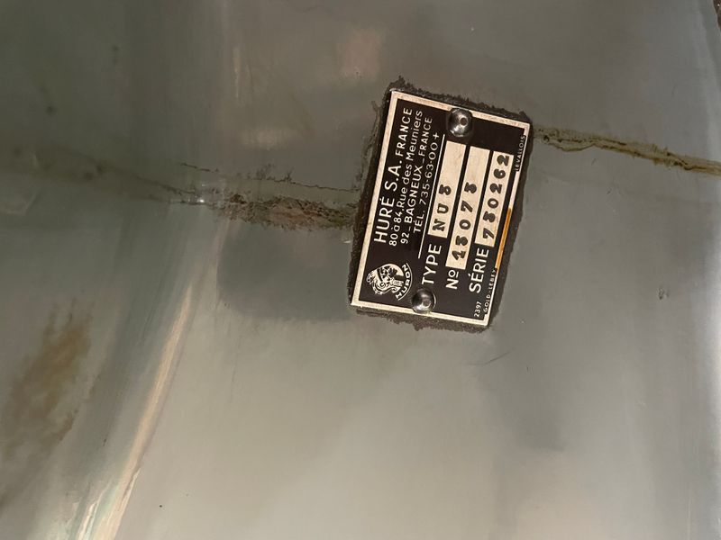 Huron NU3 Manual milling machine equipped with DRO