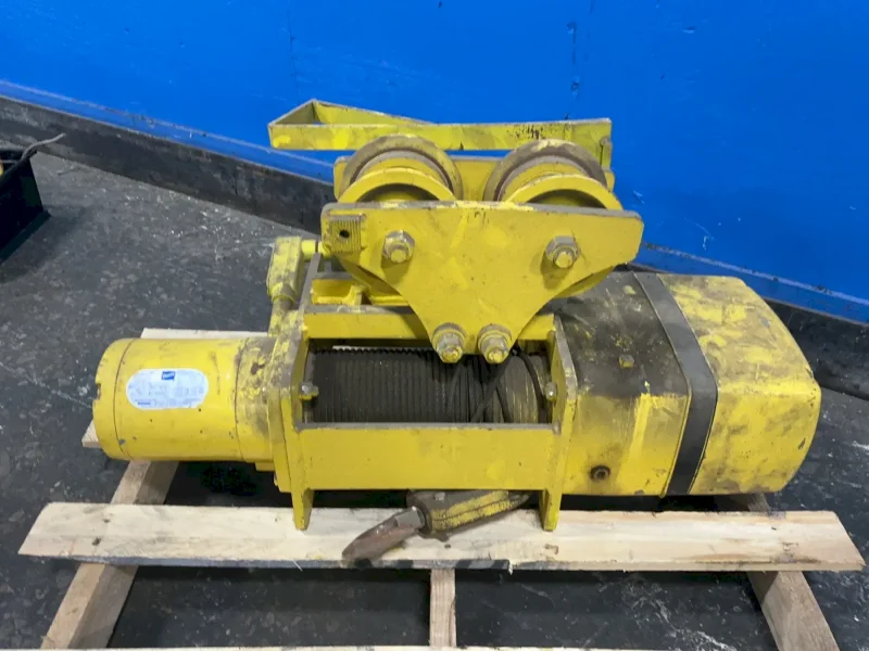YALE 1 TON HOIST