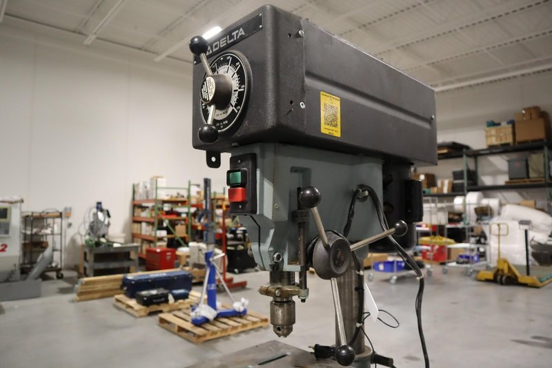 Delta 15-350 Variable Speed Drill Press – 3/4 HP, 7-1/2" Throat, 14" x 11" Tilting Table W/ Foot Switch- Auction Item