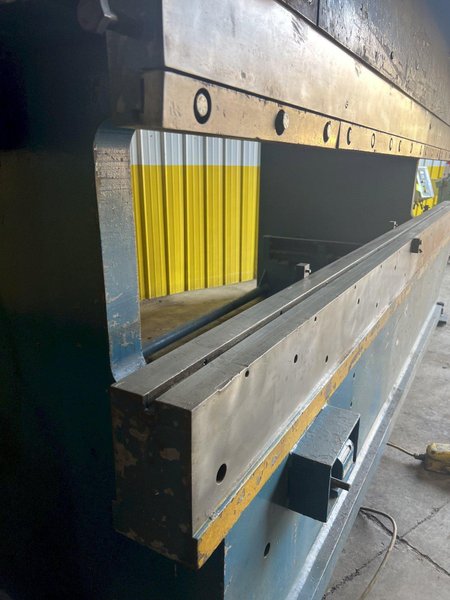 200 TON x 14&#039; HTC MODEL #200G-14 HYDRAULIC PRESS BRAKE: STOCK 18561