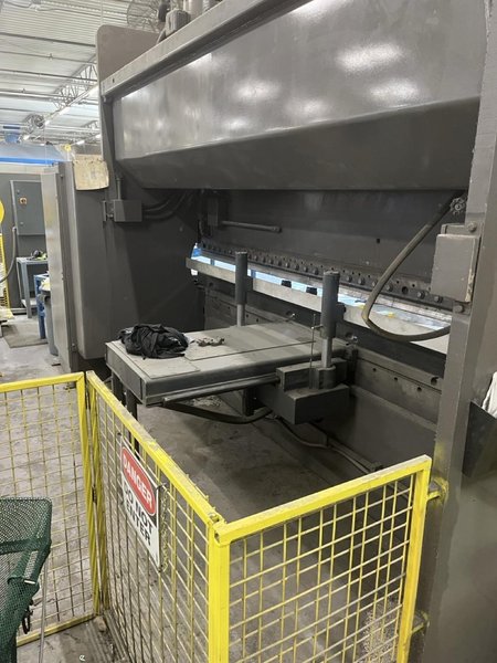 135 Ton x 12′ Cincinnati 135AF10 CNC Press Brake, 1991 – 4 Axis CNC Control, AutoCrown