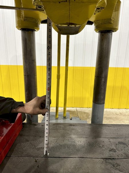 400 TON X 30' DRILCO TRAVELING HEAD HYDRAULIC STRAIGHTENING PRESS: STOCK #24953