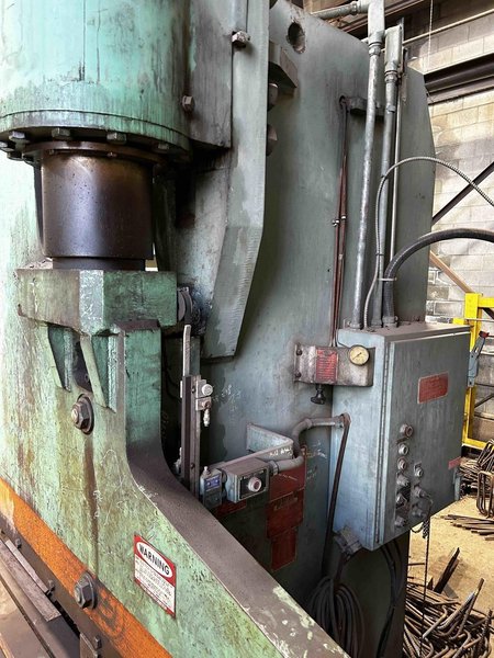 300 Ton Pacific Hydraulic Press Brake