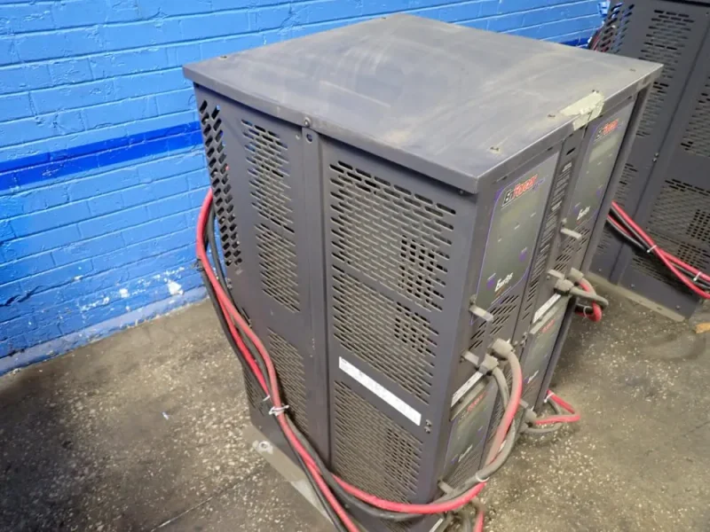 ENERSYS 24 V / 900 AH BATTERY CHARGER   -  EM3-12-900