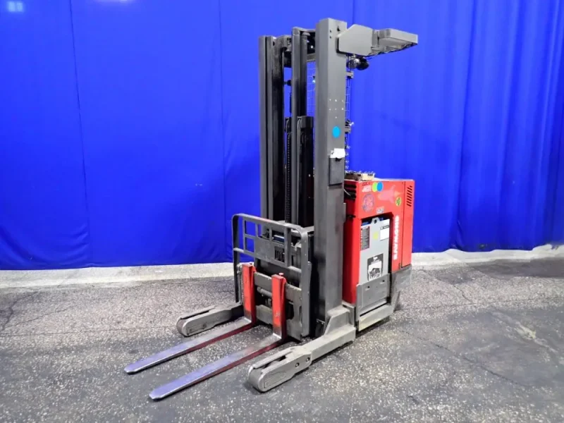 RAYMOND 4500 LBS ELECTRIC STAND UP FORK LIFT  -  EZ R40TT