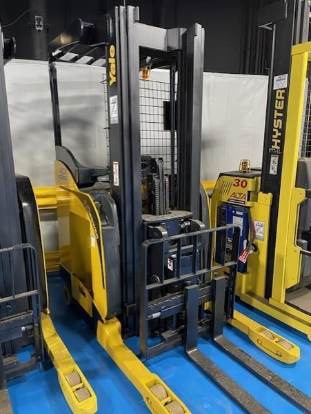 Yale  NDR035EA,Price:  $21,890,Type:  Class 2 - Narrow Aisle,Year: 2010