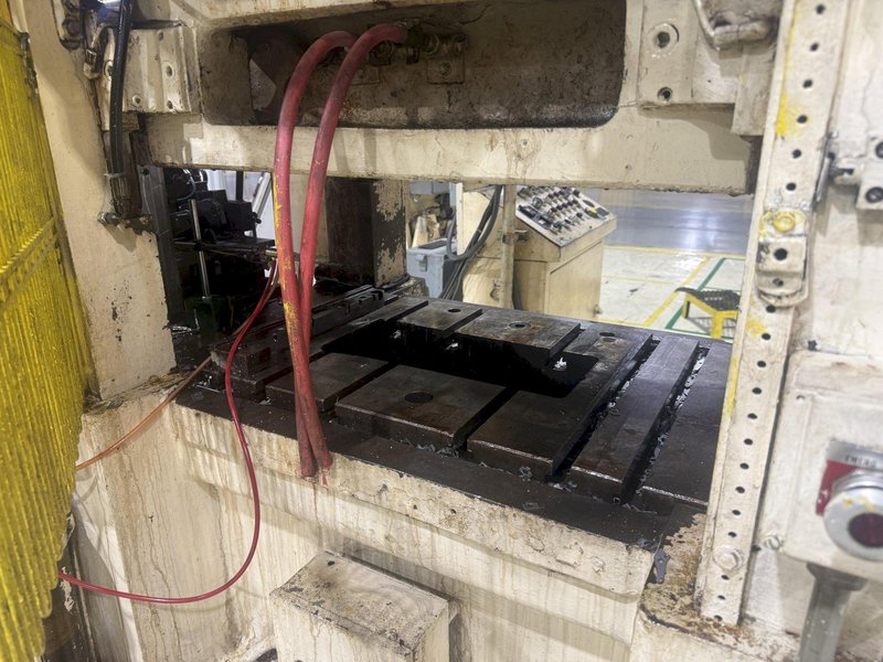 60 TON OAK MODEL #30-LP-60-604 STRAIGHT SIDE PRESS, STROKE 2", 80-240 SPM: YOBRO #26050