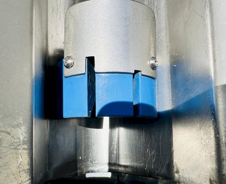 TS Designs Inc.  |  Pneumatic Dual Air Wedger For Various Vegetables